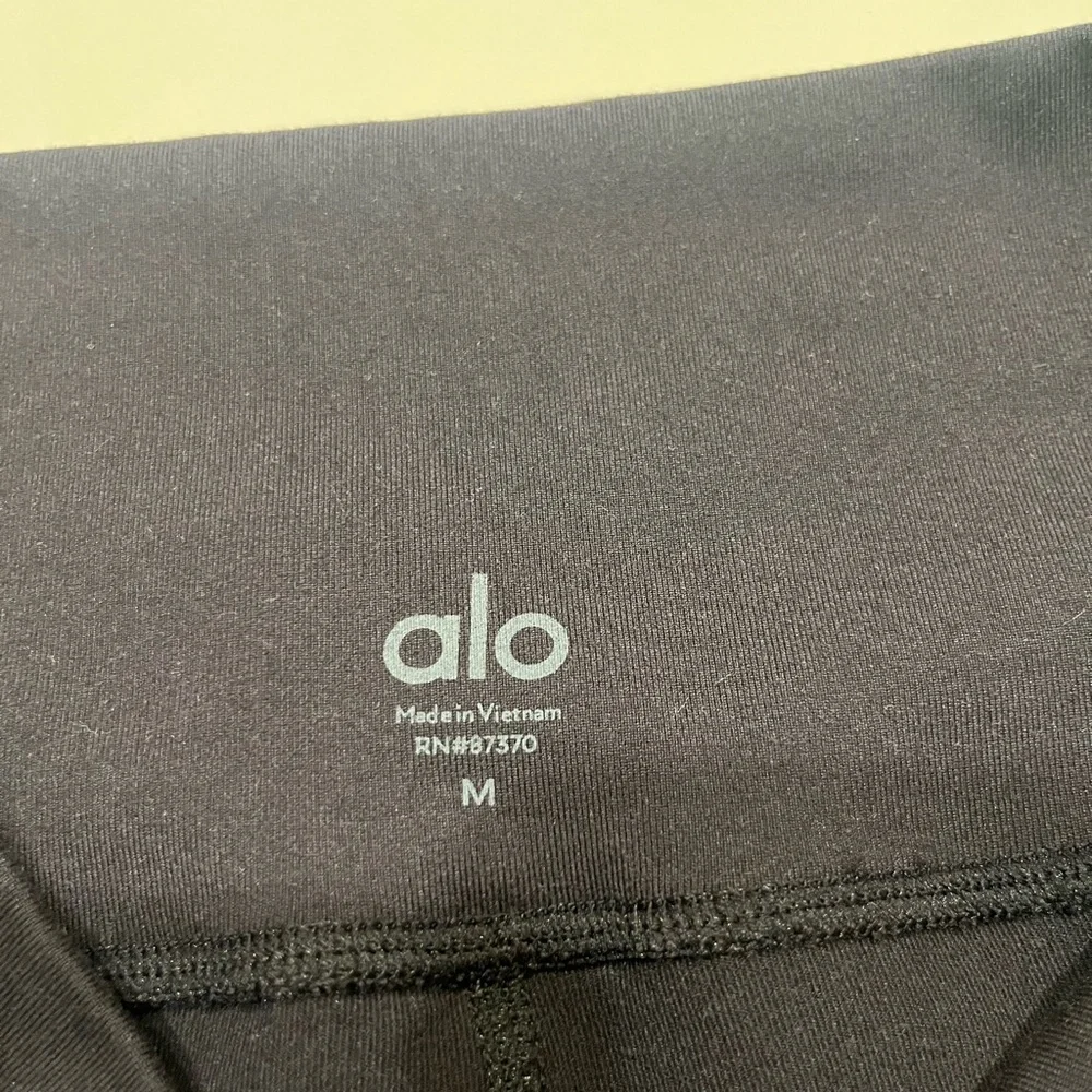 ALO Yoga Black Leggings with Mesh Detail - Picture 3 of 3